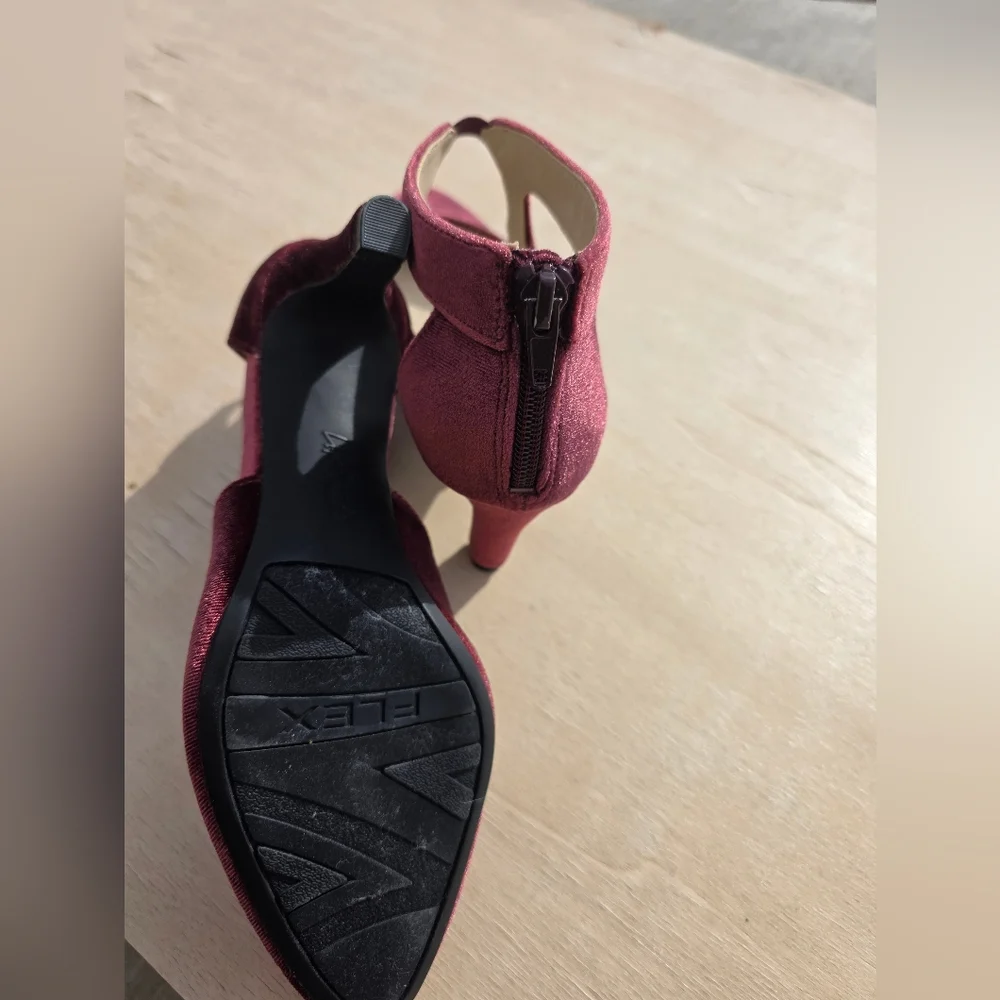 Life Stride Nwot Burgundy Velvet Heels sz 6.5m. By Giovonna 2 - Picture 3 of 5